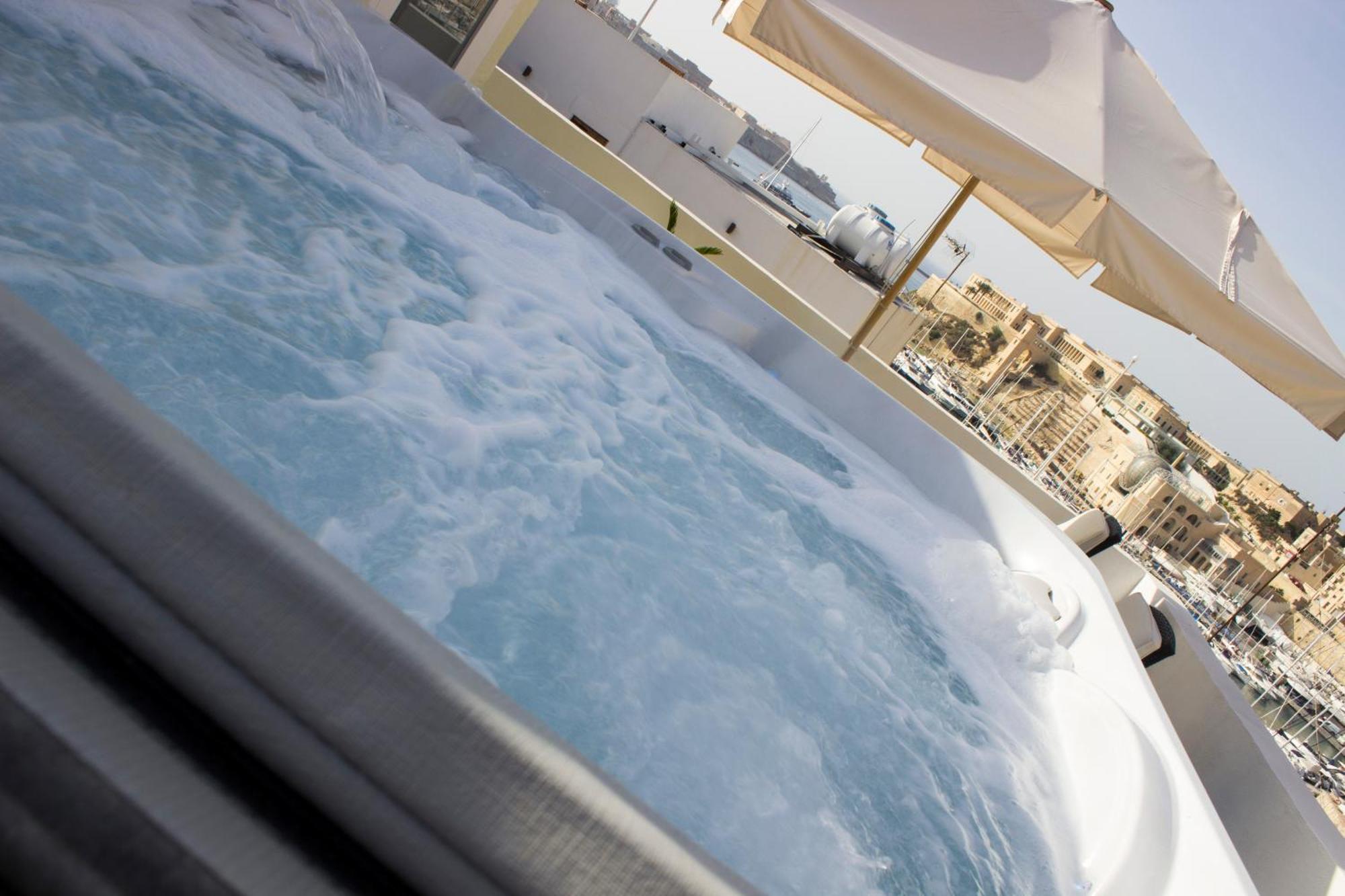 Апартаменти Bebirgu Palazzino Luxury 2 Jacuzzi To Share Екстер'єр фото